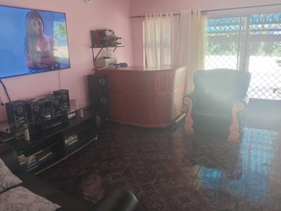 To Let 4 Bedroom Property for Rent in Buffalo Flats Eastern Cape